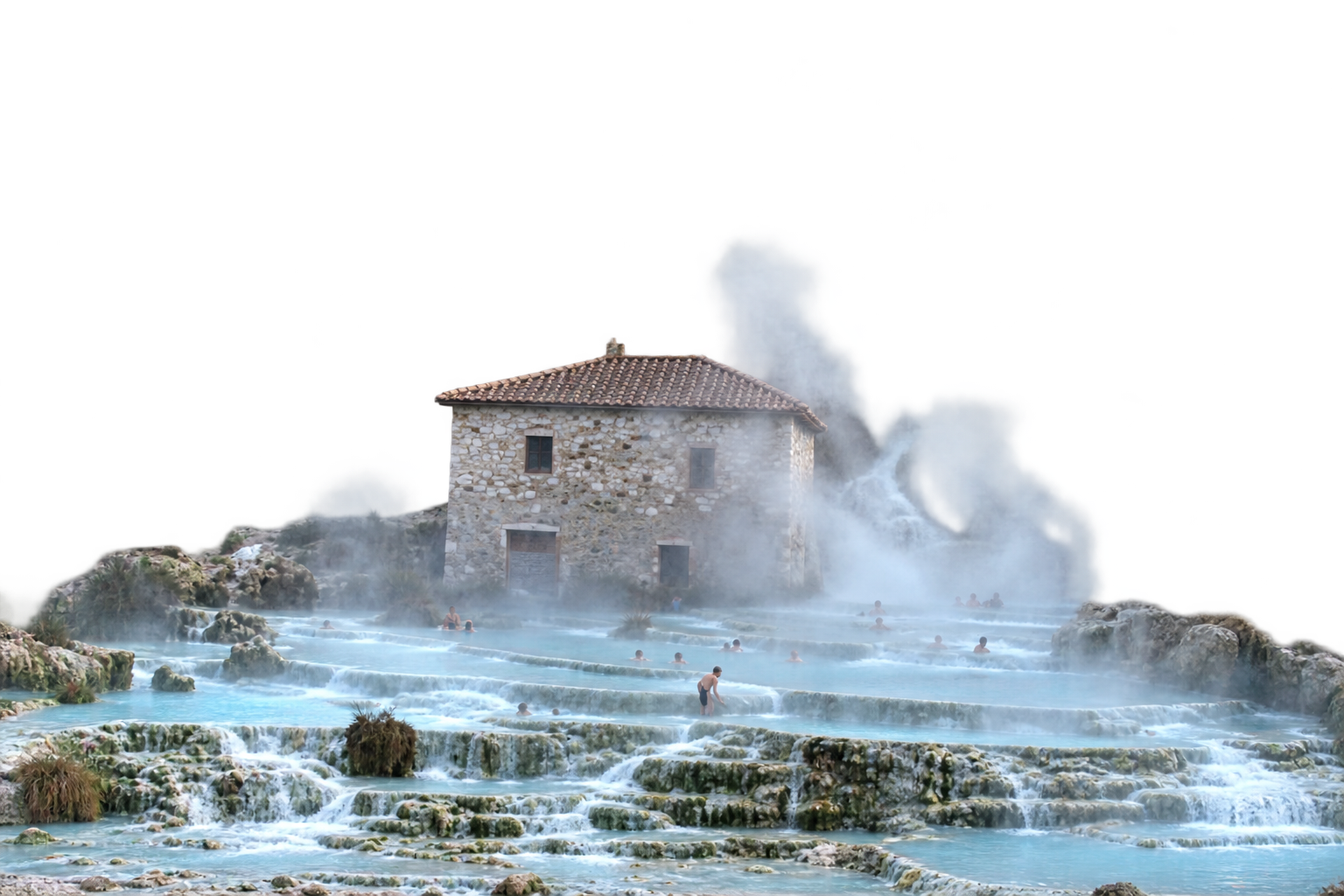 Persone immerse nelle cascate termali di Saturnia, con il casale in pietra sullo sfondo.